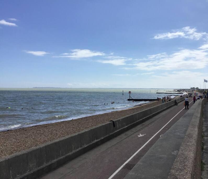 Travellers' Choice In Harwich-Essex Villa Exteriör bild