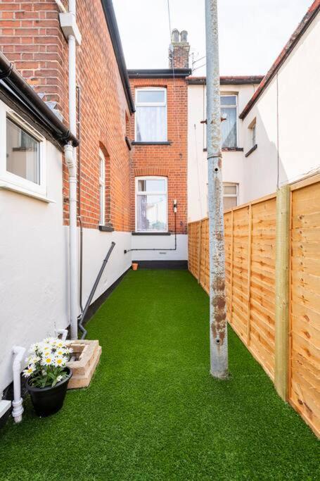 Travellers' Choice In Harwich-Essex Villa Exteriör bild
