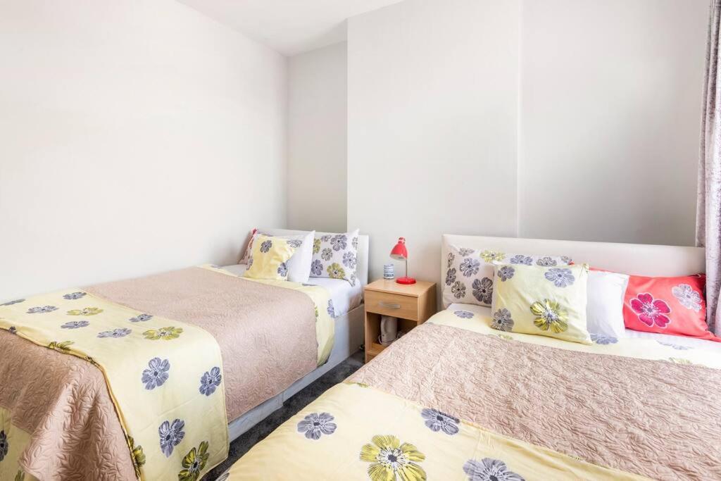 Travellers' Choice In Harwich-Essex Villa Exteriör bild