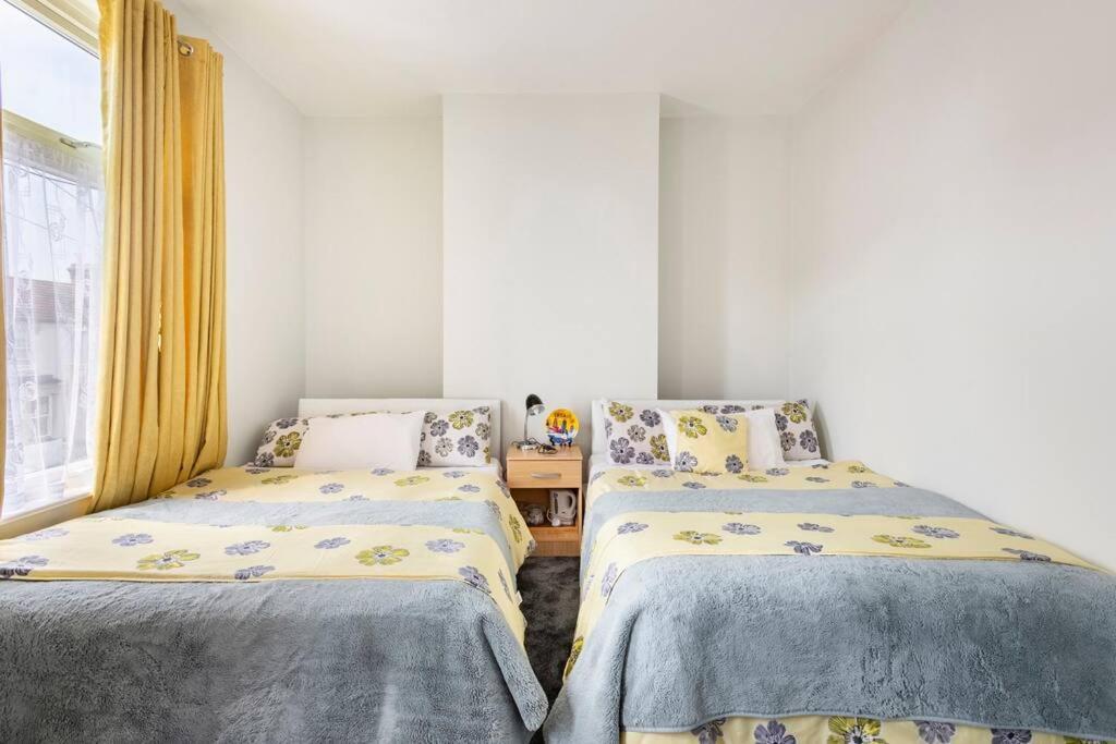 Travellers' Choice In Harwich-Essex Villa Exteriör bild