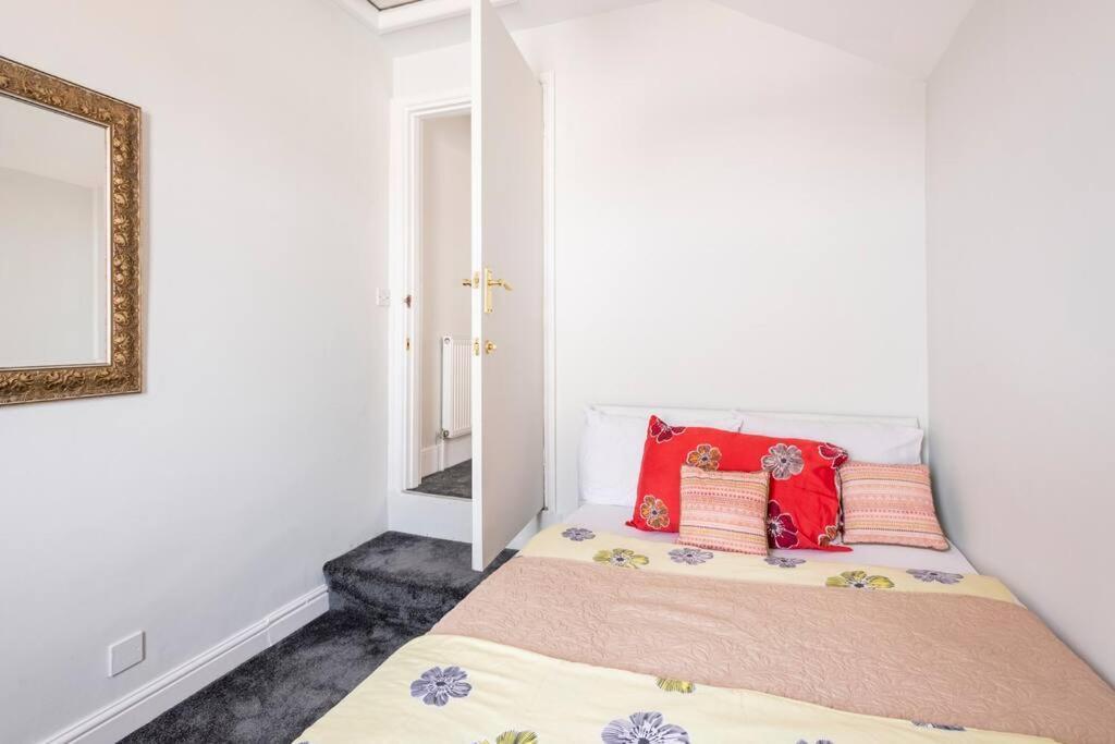 Travellers' Choice In Harwich-Essex Villa Exteriör bild