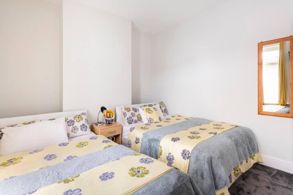 Travellers' Choice In Harwich-Essex Villa Exteriör bild