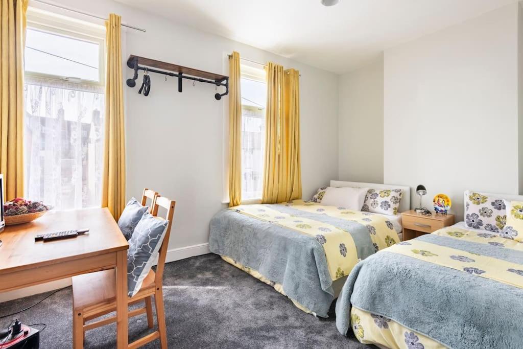 Travellers' Choice In Harwich-Essex Villa Exteriör bild