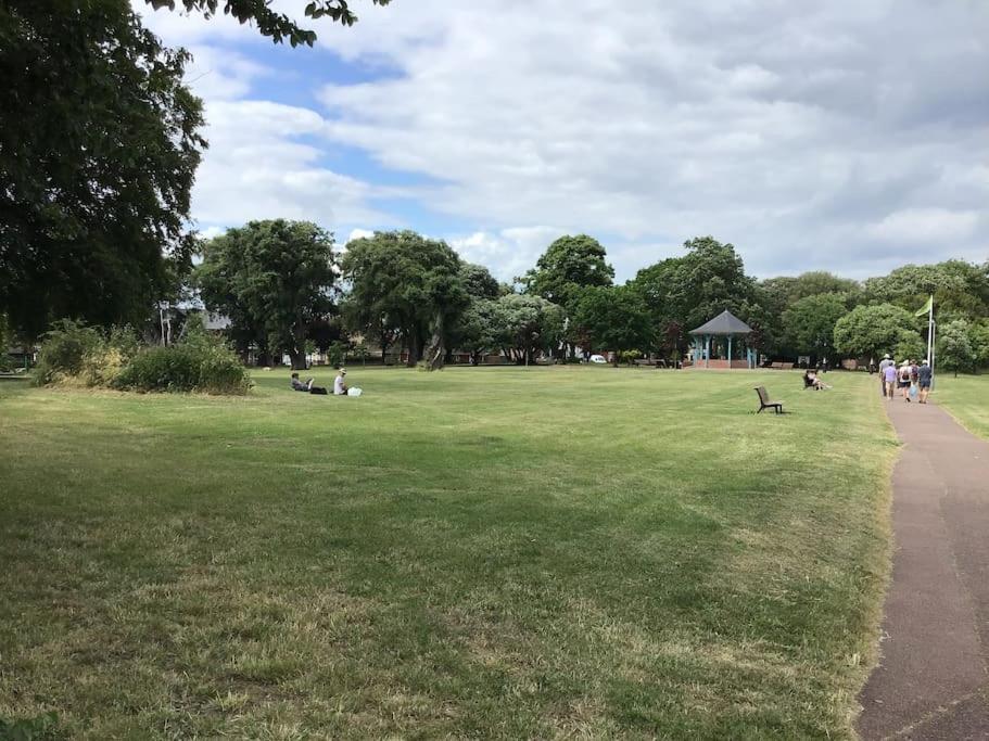 Travellers' Choice In Harwich-Essex Villa Exteriör bild
