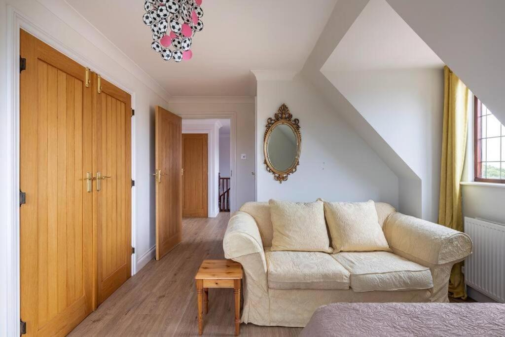Travellers' Choice In Harwich-Essex Villa Exteriör bild